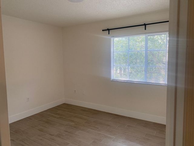 2457 Centergate Dr 302, Miramar, FL 33025