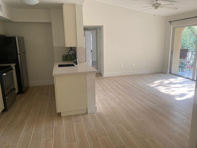 2457 Centergate Dr 302, Miramar, FL 33025