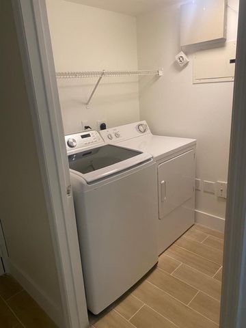 2457 Centergate Dr 302, Miramar, FL 33025