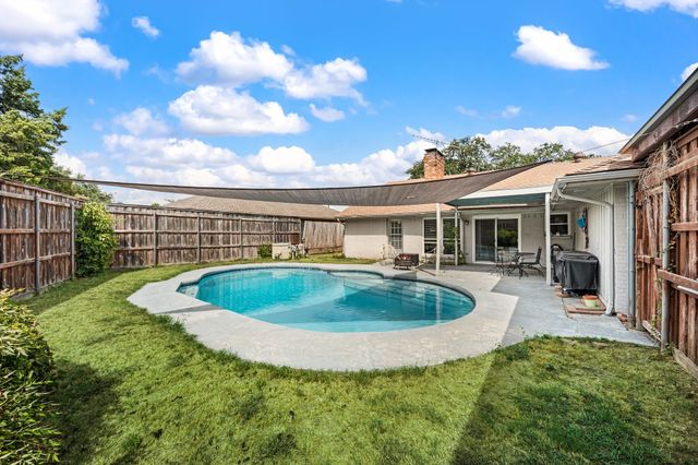 2405 Ridgewood Drive, Plano, TX 75074