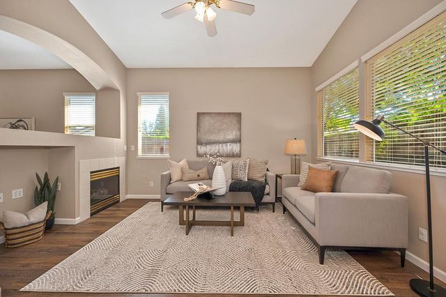 325 Leckenby Way, Folsom, CA 95630