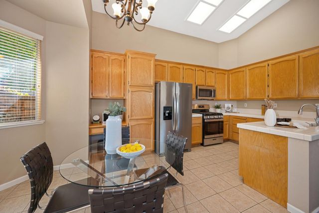 325 Leckenby Way, Folsom, CA 95630