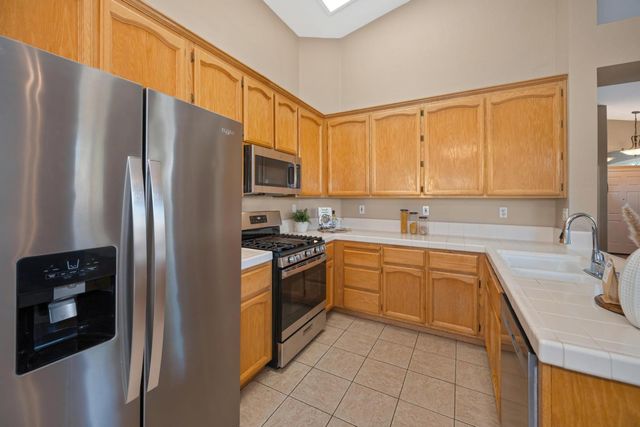 325 Leckenby Way, Folsom, CA 95630