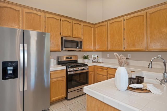 325 Leckenby Way, Folsom, CA 95630