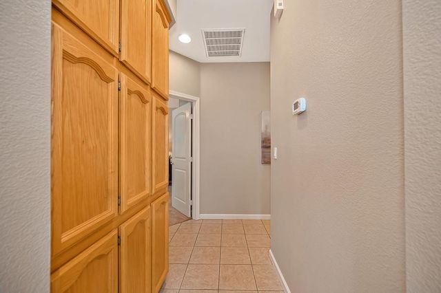 325 Leckenby Way, Folsom, CA 95630