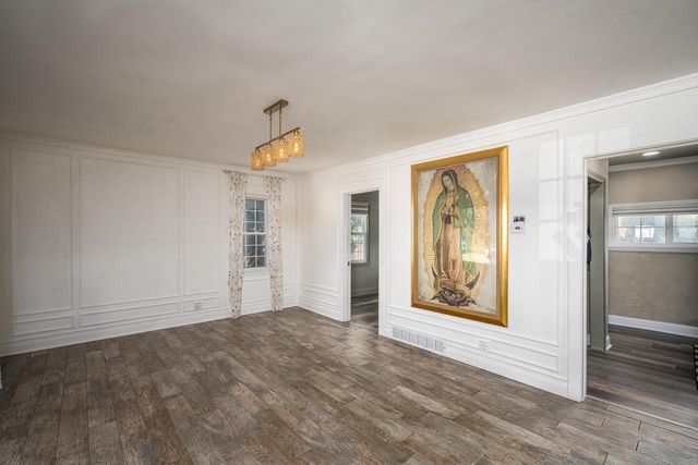 945 W Waterford AVENUE, Milwaukee, WI 53221