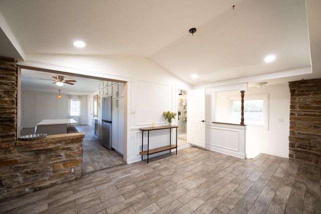 945 W Waterford AVENUE, Milwaukee, WI 53221