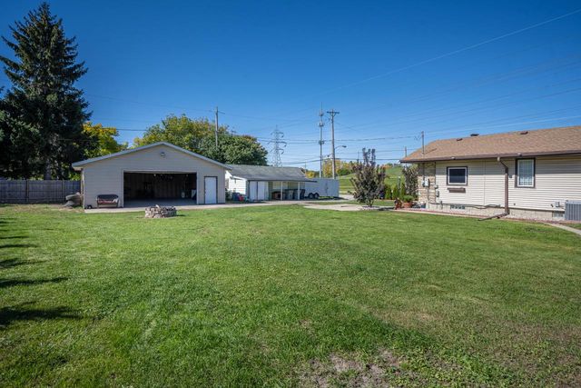 945 W Waterford AVENUE, Milwaukee, WI 53221