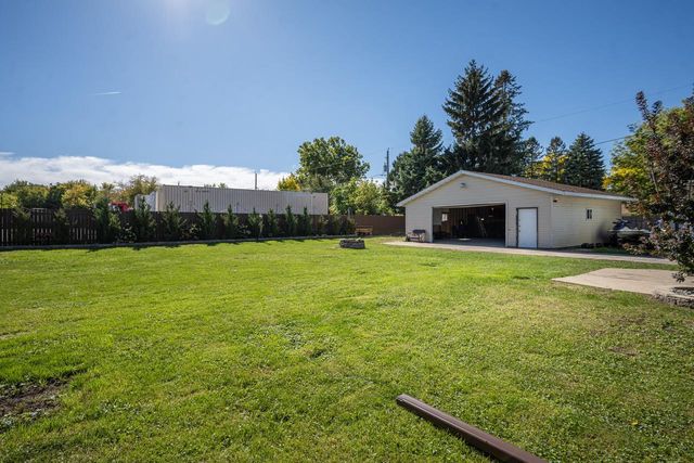 945 W Waterford AVENUE, Milwaukee, WI 53221
