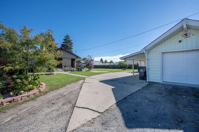 945 W Waterford AVENUE, Milwaukee, WI 53221