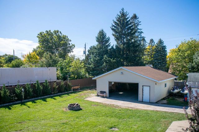 945 W Waterford AVENUE, Milwaukee, WI 53221