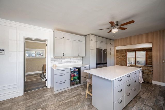945 W Waterford AVENUE, Milwaukee, WI 53221