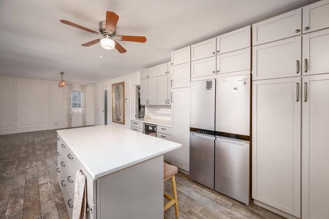 945 W Waterford AVENUE, Milwaukee, WI 53221
