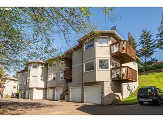 3840 BUCCANEER Ln, North Bend, OR 97459