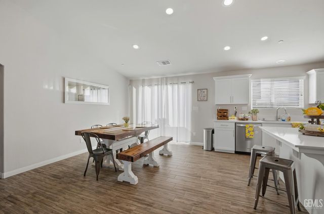7125 Cattail Creek Way, Bakersfield, CA 93311