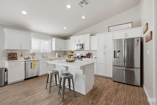 7125 Cattail Creek Way, Bakersfield, CA 93311
