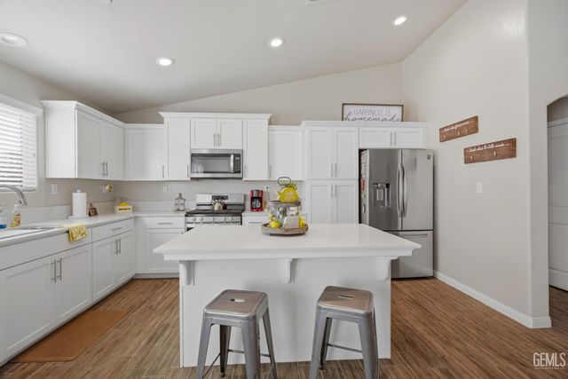 7125 Cattail Creek Way, Bakersfield, CA 93311
