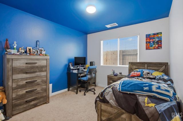 7125 Cattail Creek Way, Bakersfield, CA 93311