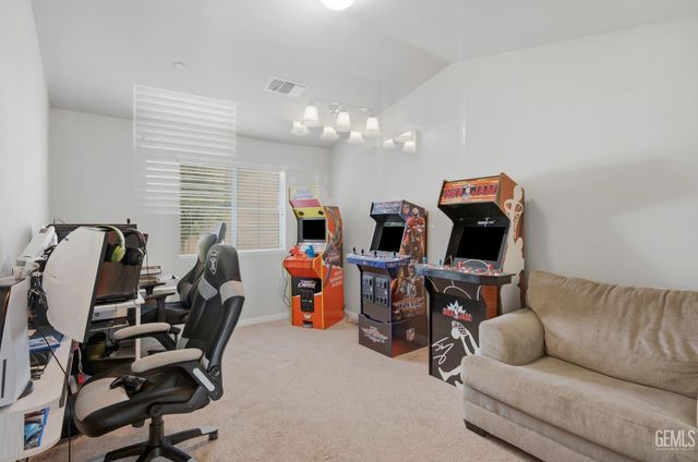 7125 Cattail Creek Way, Bakersfield, CA 93311