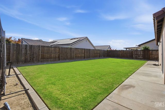 7125 Cattail Creek Way, Bakersfield, CA 93311