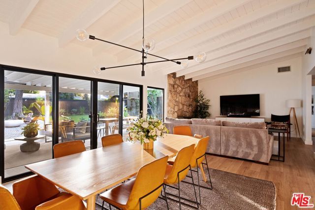 4735 Degovia Avenue, Woodland Hills (los Angeles), CA 91364