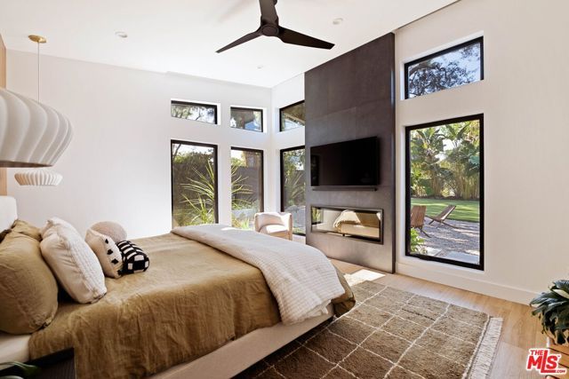 4735 Degovia Avenue, Woodland Hills (los Angeles), CA 91364