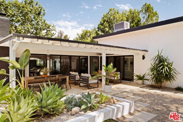 4735 Degovia Avenue, Woodland Hills (los Angeles), CA 91364