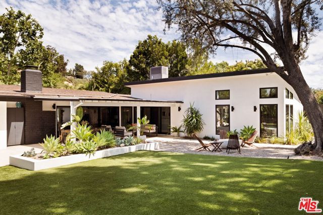 4735 Degovia Avenue, Woodland Hills (los Angeles), CA 91364