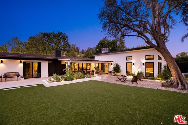 4735 Degovia Avenue, Woodland Hills (los Angeles), CA 91364
