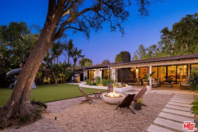 4735 Degovia Avenue, Woodland Hills (los Angeles), CA 91364