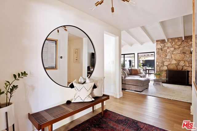 4735 Degovia Avenue, Woodland Hills (los Angeles), CA 91364
