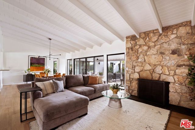 4735 Degovia Avenue, Woodland Hills (los Angeles), CA 91364