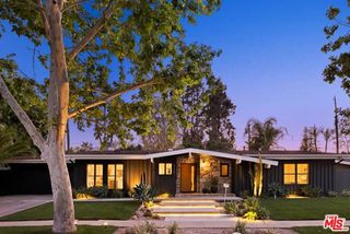 4735 Degovia Avenue, Woodland Hills (los Angeles), CA 91364