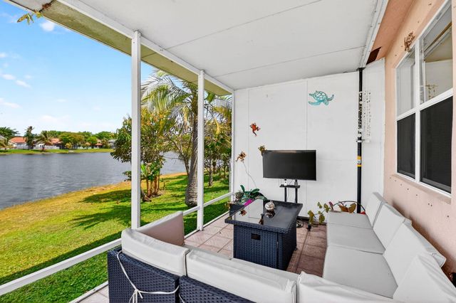 7948 La Rose Court, Greenacres, FL 33467