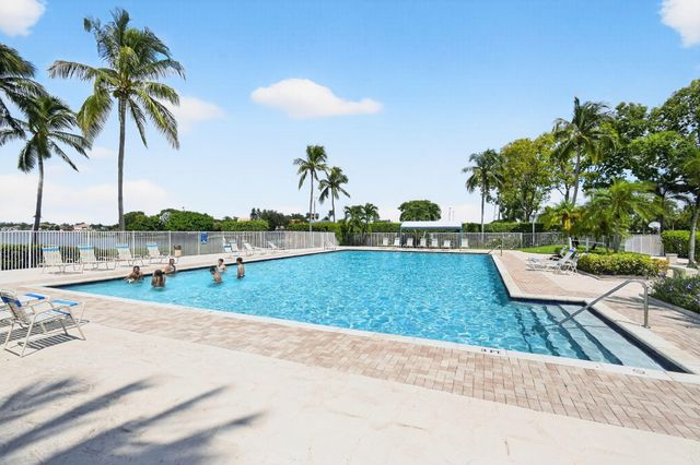 7948 La Rose Court, Greenacres, FL 33467