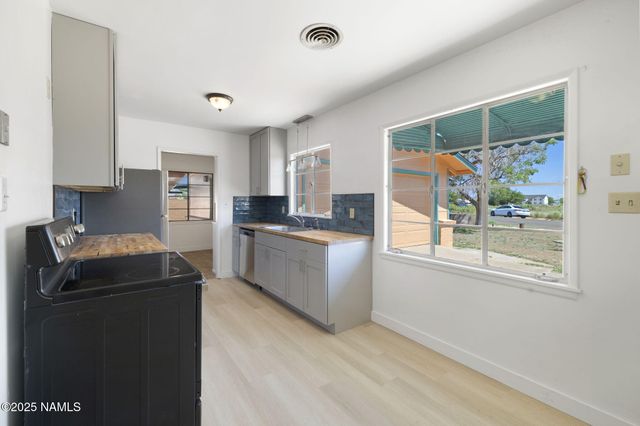 501 N Taylor Avenue, Winslow, AZ 86047