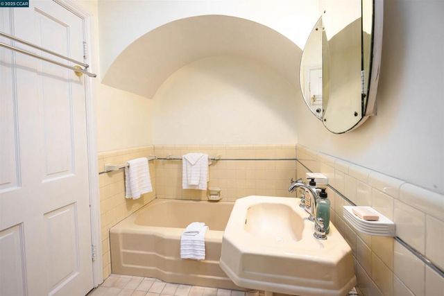 2624 Ortega Street, San Francisco, CA 94122