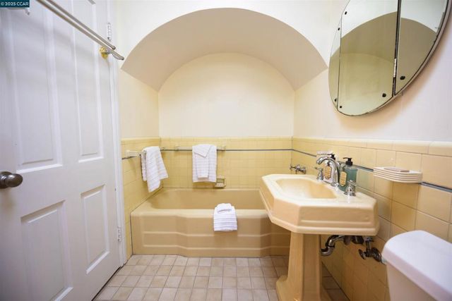 2624 Ortega Street, San Francisco, CA 94122