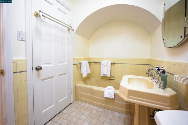 2624 Ortega Street, San Francisco, CA 94122