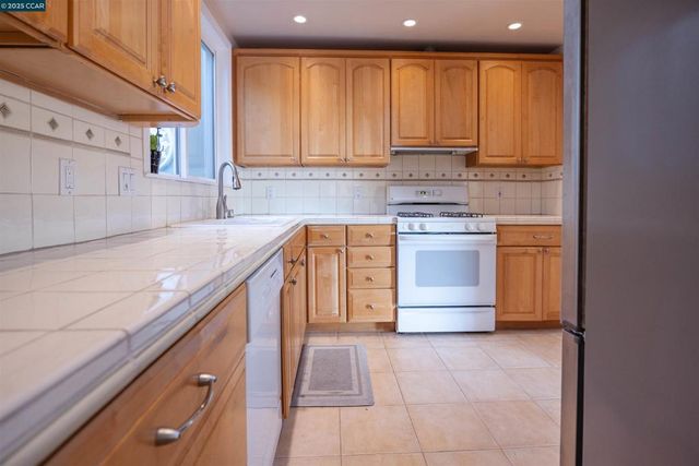 2624 Ortega Street, San Francisco, CA 94122