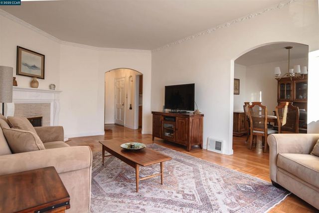 2624 Ortega Street, San Francisco, CA 94122