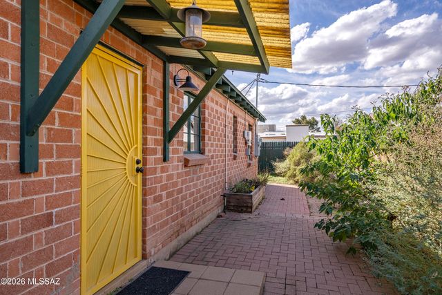 2725 E Glenn Street, Tucson, AZ 85716