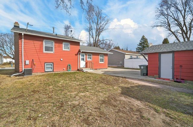 1543 Wakonda Drive, Waterloo, IA 50703