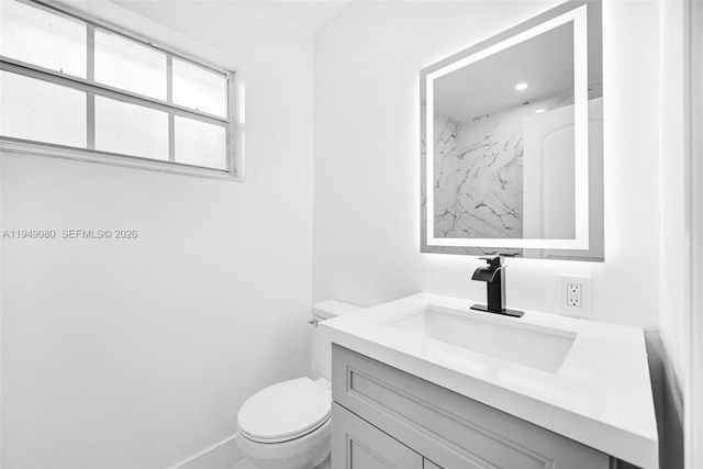 645 NE 149th St 645, Miami, FL 33161