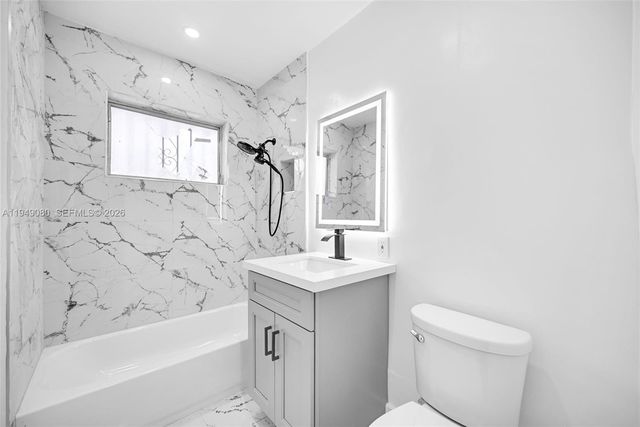 645 NE 149th St 645, Miami, FL 33161