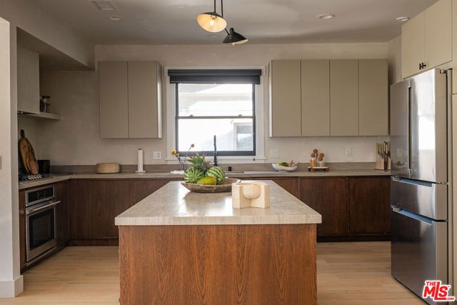 1715 S Kingsley Drive, Los Angeles, CA 90006