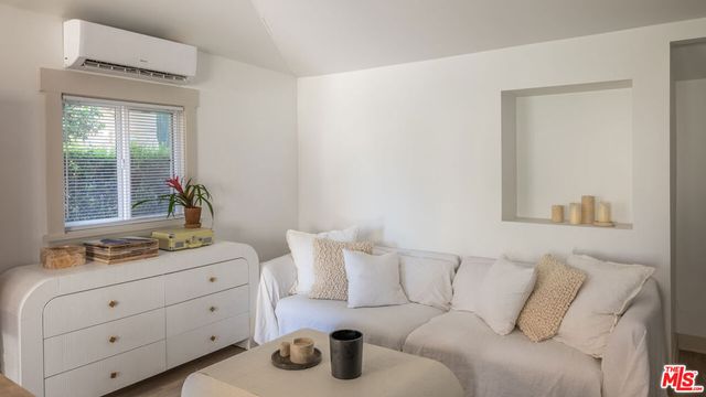 1715 S Kingsley Drive, Los Angeles, CA 90006