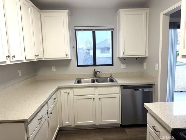 10885 Walnut Street, Los Alamitos, CA 90720