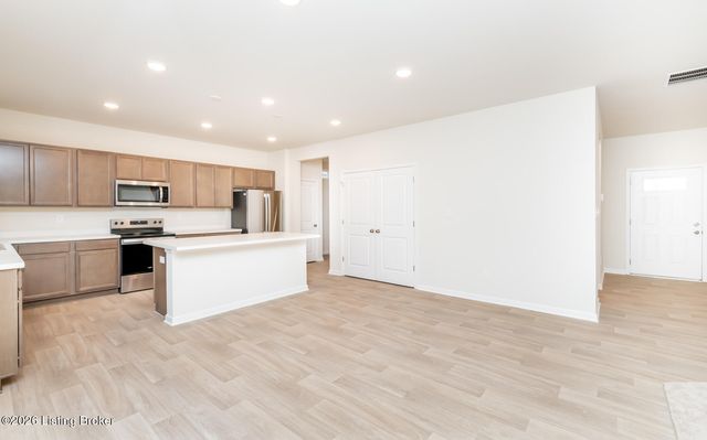 16904 Aiken Rdg Cir, Louisville, KY 40245