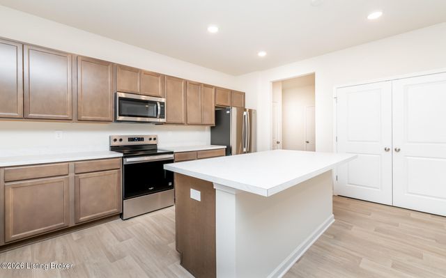 16904 Aiken Rdg Cir, Louisville, KY 40245